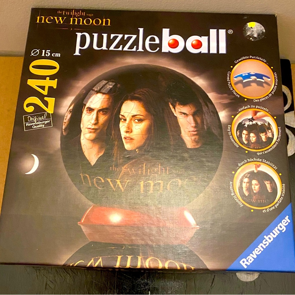 Rare Ravensburger New Moon 3D Puzzleball